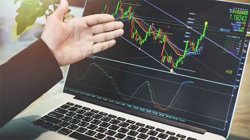 تحلیل تکنیکال (Technical Analysis) یک روش برای تحلیل ارزهای دیجیتال است که بر اساس الگوها و روندهای قیمت و حجم مبادلات در بازار استفاده می‌شود.